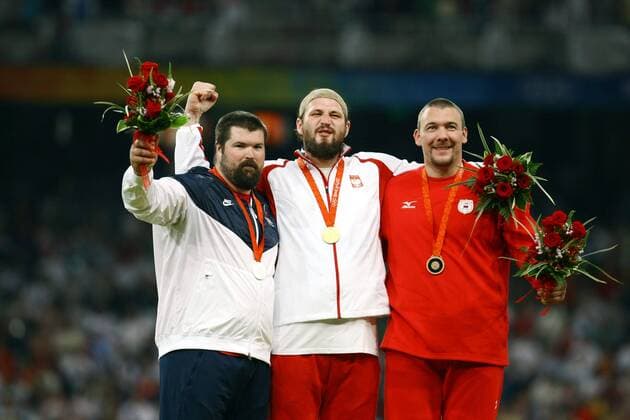 Beijing, Poland 15 08 2008 Olympic Games Poland s Tomasz Majewski wins gold in the men s shot put final at the National stadium. In the picture: US athlete Christian Cantwell, Poland s Tomasz Majewski and Belarus s Andrei Mikhnevich  EN_00169428_011 o00 Siegerehrung
