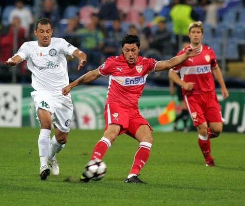 Ciprian Marica (c) Stuttgart and Ricardo Vilana (L) Unirea Urziceni :  o0 VfB