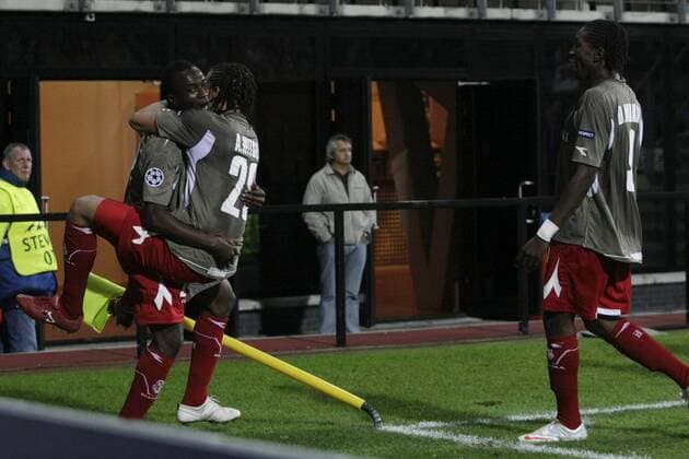 Moussa Traore (Standard Lüttich, li.) jubelt -  o0 Freude Jubel,