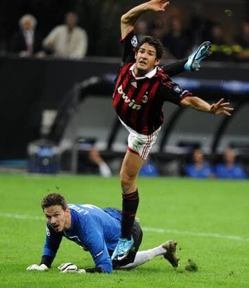 Torwart Johnny Leoni (FC Zürich) gegen Alexandre Pato (AC Mailand)  o0 AC Mailand - FC Zürich, Milan