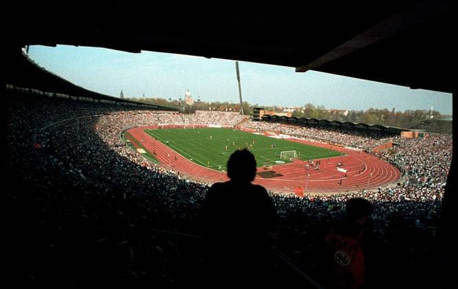 Ausverkauftes Niedersachsenstadion, Heimspielstätte von Hannover 96