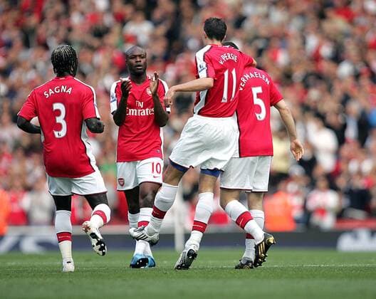 Arsenal FC London players celebrate Thomas Vermaelen (r.) EDITORIAL USE ONLY. No use with unauthorised audio, video, data, fixture lists, club league logos or live services. Online in-match use limited to 120 images, no video emulation. No use in betting, games or single club league player publications. o0 Jubel Freude