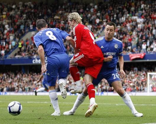 FC Chelsea London s John Terry (R) and Frank Lampard tussle with FC Liverpool s Fernando Torres (M) EDITORIAL USE ONLY. No use with unauthorised audio, video, data, fixture lists, club league logos or live services. Online in-match use limited to 120 images, no video emulation. No use in betting, games or single club league player publications.