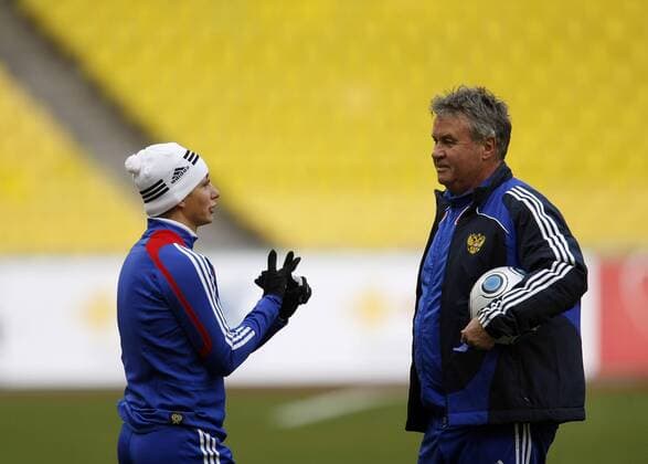 Coach Guus Hiddink (R) and Andrey Arshavin (Russia) 