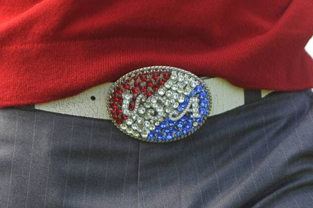 United States team member Anthony Kim (USA) s belt buckle is seen during the first round of The Presidents Cup  SFP20091008319 o0 Detail, Körperteil, Objekt, Gürtel, Gürtelschnalle, Schnalle, Landesfarben Nationalstolz o00 The President s