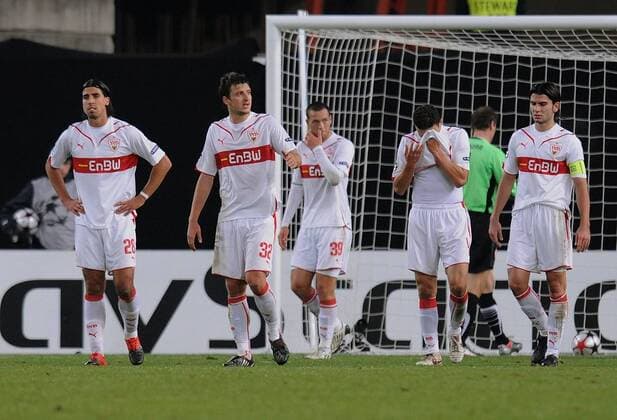 Enttäuschung VfB Stuttgart, v.li.: Sami Khedira, Zdravko Kuzmanovic, Julian Schieber, Khalid Boulahrouz und Serdar Tasci - 
