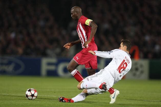 Alou DIARRA (Girondins Bordeaux, li.) gegen Miroslav KLOSE (FC Bayern München) - VincentMICHELxFEP - 