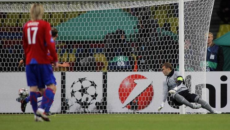 CSKA Moscow s Igor Akinfeyev (R) loses a ball -  RE0C0C02