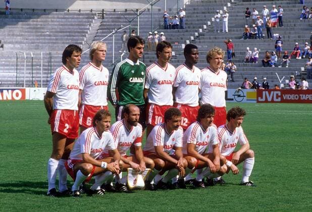Mannschaftsfoto Kanada, hi. v. li.: Bob Lenarduzzi, Ian Bridge, Torwart Paul Dolan, Igor Vrablic, Randy Samuel, Randy Ragan, vorn: David Norman, Bruce Wilson, Carl Valentine, Paul James, Mike Sweeney Fußball WM Herren WM 1986, Länderspiel, Nationalteam, Nationaltrikot Totale Leon
