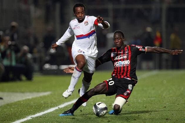Mamdou Bagayoko (OGC Nice, re.) gegen Sidney Govou (Olympique Lyonnais) - PANxEddyxLEMAISTREx  o0 Lyon, OL, OGC Nice, Nizza