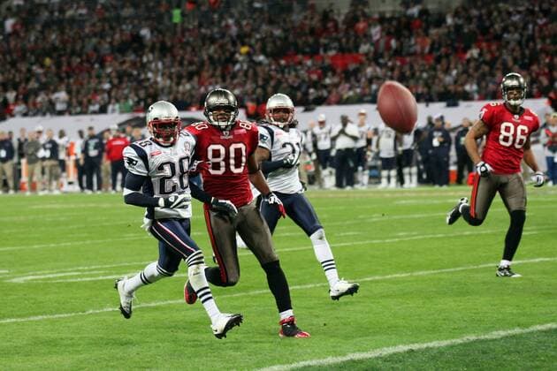 Michael Clayton (Buccaneers) kann den Pass nicht fangen New England Patriots vs. Tampa Bay Buccaneers, Wembley Stadium