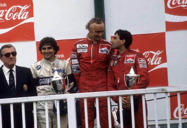 Siegerehrung GP von Österreich in Zeltweg 1984, v.li.: FISA Präsident Jean Marie Balestre (Frankreich), Nelson Piquet (Brasilien Brabham BMW), Sieger Niki Lauda (Österreich McLaren TAG Porsche) und Michele Alboreto (Italien Ferrari) Motorsport Grand Prix Herren Großer Preis von Österreich 1984, Formel 1 Weltmeisterschaft, F1, F, GP, WM Gruppe Österreichring Zeltweg Freude,