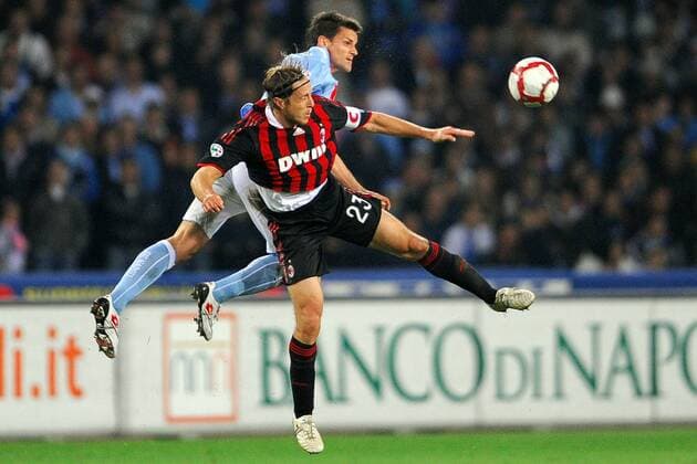 Massimo Ambrosini (AC Mailand, vorn) gegen Christian Maggio (SSC Neapel) 