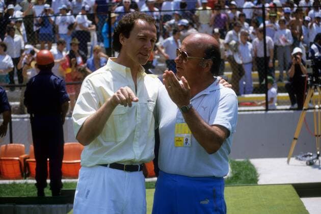Teamchef Franz Beckenbauer (BR Deutschland, li.) und Nationaltrainer Omar Borras (Uruguay) Fußball Länderspiel Herren WM 1986, Nationalteam, BRD, Uruguay - BR Deutschland 1:1 Gruppe Queretaro