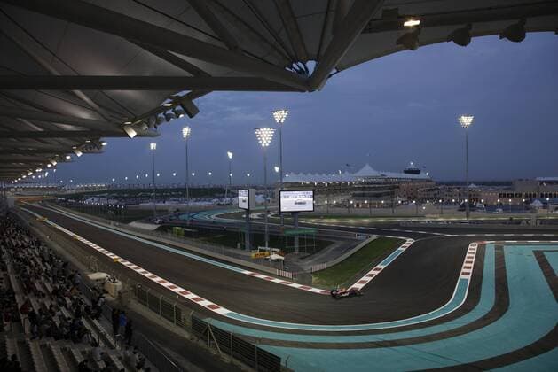 Yas Marina Circuit in Abu Dahbi 30.10.2009 o0 Sportstätte Totale Kurs, Strecke, Rennstrecke, Streckenabschnitt abend