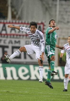Besiktas Istanbul - VfL Wolfsburg, Rodrigo Barbosa Tabata (L), Besiktas und Josue (Wolfsburg) - 