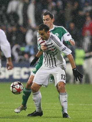 Besiktas Istanbul - VfL Wolfsburg, Bobo (front) of Besiktas, Marcel Schäfer of Wolfsburg - 
