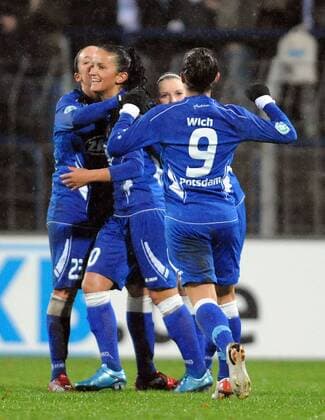 Torjubel Turbine Potsdam: Fatmire Bajramaj (2. v. l.) o0 Jubel, Freude