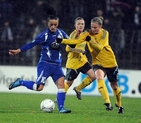Turbine Potsdam - Bröndby IF Kopenhagen: Fatmire Bajramaj (l., Potsdam) und Maria Clausen