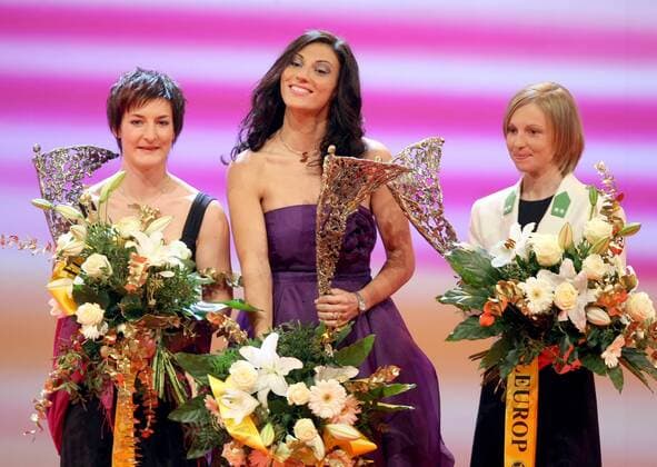 Lotterien Gala Nacht des Sports 2009 - Kathrin Zettel (li.), Sportlerin des Jahres Mirna Jukic (Mitte) und Elisabeth Osl (alle AUT) -  o0 Schwimmen Damen Ehrung Auszeichnung Pokal Trophäe Alpiner Skisport Ski Alpin o00 Preisträger