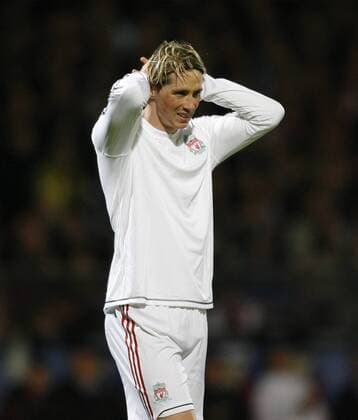 Liverpool FC s Fernando Torres looks on dejected - EDITORIAL USE ONLY. No use with unauthorised audio, video, data, fixture lists, club league logos or live services. Online in-match use limited to 120 images, no video emulation. No use in betting, games or single club league player publications. o0 enttäuscht Einzelbild