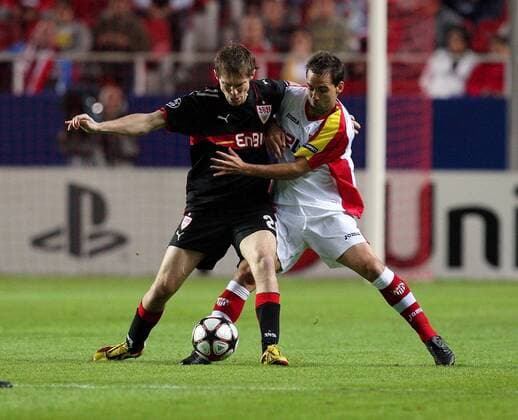V.li. Aliaksandr Hleb (VfB), Fernando Corbacho (Sevilla) . FC Sevilla - VfB Stuttgart