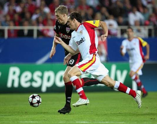 V.li. Pawel Pogrebnyak (VfB), Sebastien Squillaci (Sevilla) . FC Sevilla - VfB Stuttgart