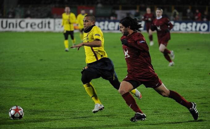 FC Barcelona s Daniel Alves (L) and Rubin Kazan s Alejandro Dominguez  Premiumd TASS_1055266