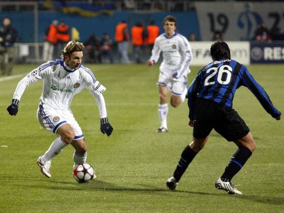 Andrej Schewtschenko (Dynamo Kiew, li) gegen Cristian Chivu (Inter Mailand)  Premiumd TASS_1055281