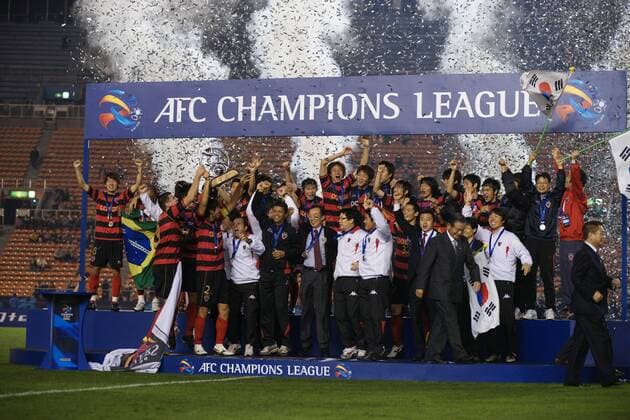 Pohang Steelers victory for AFC champions League Final 2009 hold trophy  o0 Sieg, Sieger, Jubel, Freude, Totale, Siegerehrung, Siegerfoto, Mannschaftsbild