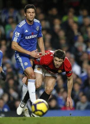 Chelsea FC London s Michael Ballack (l.) tussles with Manchester United s Michael Carrick EDITORIAL USE ONLY. No use with unauthorised audio, video, data, fixture lists, club league logos or live services. Online in-match use limited to 120 images, no video emulation. No use in betting, games or single club league player publications.