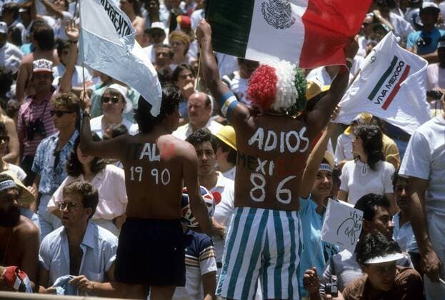 Argentinische und mexikanische Fans während des Finals der WM 1986 Fußball WM Herren WM 1986, Länderspiel, Nationalteam, Gruppe Mexiko City