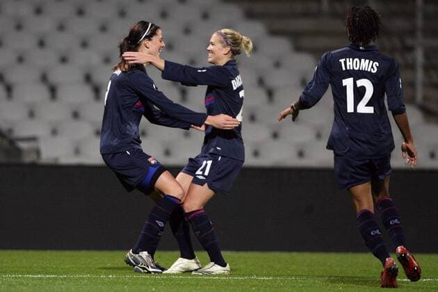 Lotta Schelin (li.) und Lara Dickenman (beide Lyon) - Torjubel - EddyLEMAISTRE -  o0 Jubel, Freude, Olympique Lyonnais, OL