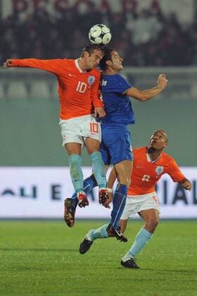 Italien (blau) - Niederlande (orange); Alberto Gilardino (Italien), Rafael van der Vaart (Niederlande) - 