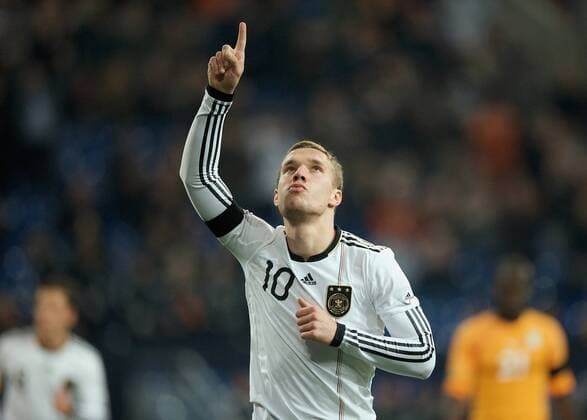Fussball International 2008 2009 Freundschaftsspiel Deutschland - Elfenbeinküste: Lukas POSDOLSKI (GER) jubelt zum 1:0 mit gestrecktem Zeigefinger gen Himmel. o0 Jubel Freude