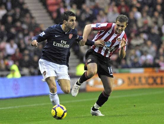 Sunderland s Jordan Henderson (R) and Arsenal s Cesc Fabregas. Barclays Premier League Sunderland v Arsenal 21st November, 2009 EDITORIAL USE ONLY. No use with unauthorised audio, video, data, fixture lists, club league logos or live services. Online in-match use limited to 120 images, no video emulation. No use in betting, games or single club league player publications. o0 AFC, FC London