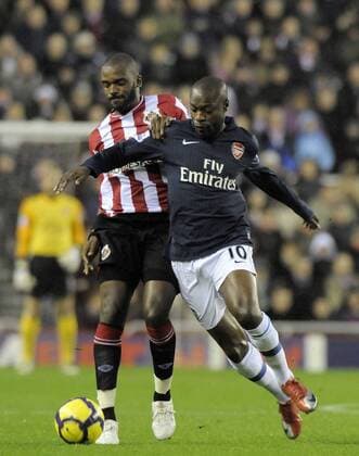 Sunderland s Darren Bent (L) and Arsenal s William Gallas. Barclays Premier League Sunderland v Arsenal 21st November, 2009 EDITORIAL USE ONLY. No use with unauthorised audio, video, data, fixture lists, club league logos or live services. Online in-match use limited to 120 images, no video emulation. No use in betting, games or single club league player publications. o0 AFC, FC London
