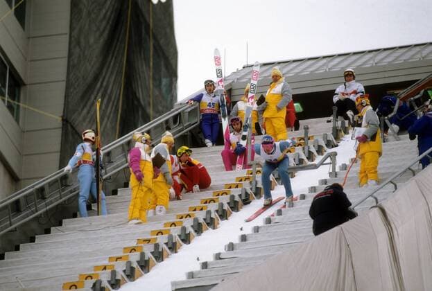 Michael Eddy the Eagle Edwards (Großbritannien) fährt los Skispringen OS Winter Herren Olympische Spiele 1988, Winterspiele, Ski Nordisch, Skisport Totale Calgary