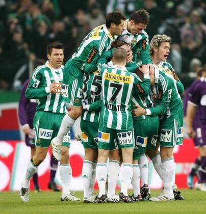 FUSSBALL - BL, Rapid vs A.Wien WIEN,AUSTRIA,22.NOV.09 - FUSSBALL - tipp3 Bundesliga powered by T-Mobile, SK Rapid Wien (grün) vs FK Austria Wien (blau). Bild zeigt den Jubel von Markus Katzer, Branko Boskovic, Yasin Pehlivan, Stefan Kulovits, Steffen Hofmann und Ragnvald Soma (Rapid). Keywords: Wien Energie. 