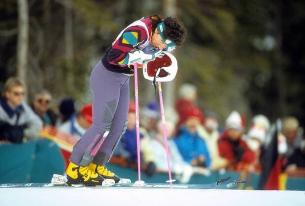 Vreni Schneider (Schweiz) nach ihrem Aus in der Kombination enttäuscht Alpiner Skilauf OS Winter Damen Olympische Spiele Calgary 1988, Winterspiele, Ski Alpin, Skisport, Einzelbild Nakiska Enttäuschung,