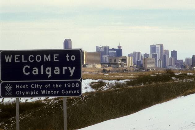 Ortseingangsschild zur Stadt Calgary, dem Austragungsort der Olympischen Winterspiele 1988 OS Winter Damen Olympische Spiele Calgary 1988, Winterspiele, Totale Calgary