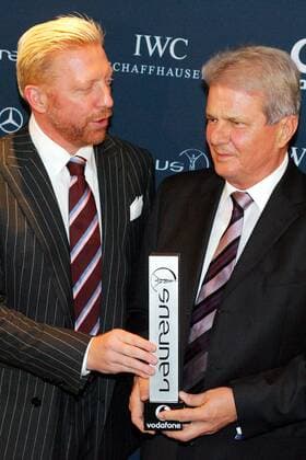 Laureus Medien Preis, Kitzbühel KITZBUEHEL,AUSTRIA,23.NOV.09 - DIVERS, TENNIS, FUSSBALL - Laureus Medien Preis. Bild zeigt Boris Becker (L) und Besitzer Dietmar Hopp (TSG 1899 Hoffenheim). Keywords: Trophäe.  o0 Sportlerehrung