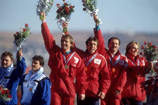 Schweiz I mit Ekkehard Fasser, Kurt Meier, Marcel Fässler und Werner Stocker, Olympiasieger im Viererbob der Olympischen Spiele 1988 in Calgary Bobsport OS Winter Herren Olympische Spiele Calgary 1988, Winterspiele, Vierer Bob, Viererbob Gruppe Calgary Freude, Begeisterung,
