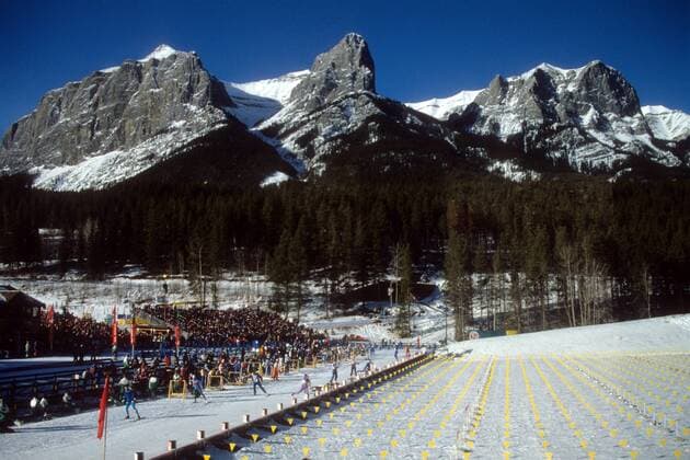 Schießstand der Biathlonwettbewerbe der Olympischen Spiele 1988 in Calgary Biathlon OS Winter Herren Olympische Spiele Calgary 1988, Winterspiele, 20km Totale Calgary