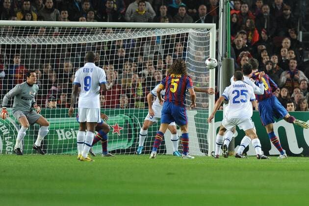 Gerard Pique (FC Barcelona, re.) trifft -  o0 Tor, FC Internazionale Mailand, Inter