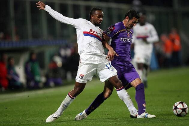 ACF AC Fiorentina - Olympique OL Lyon - Sidney Govou (OL, l.) et Massimo Gobbi (AFC) -  EddyLEMAISTRE