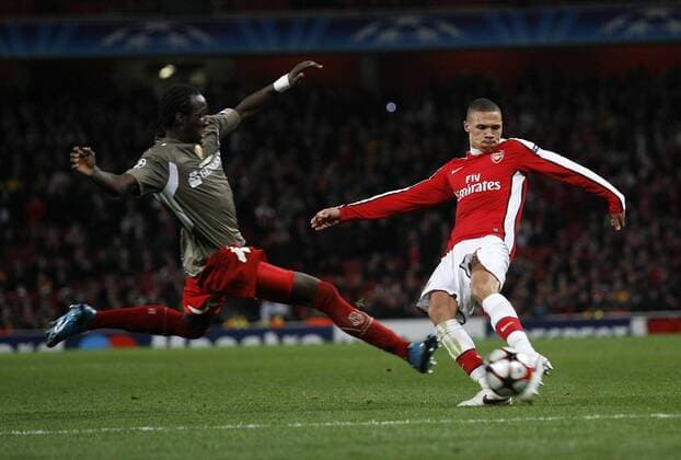 Arsenal s Kieran Gibbs (r.) hurts his foot and then goes off injured Champions League Group H FC Arsenal v Standard Liege Lüttich 24th November, 2009 EDITORIAL USE ONLY. No use with unauthorised audio, video, data, fixture lists, club league logos or live services. Online in-match use limited to 120 images, no video emulation. No use in betting, games or single club league player publications.