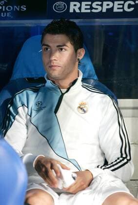 Real Madrid s Cristiano Ronaldo in the bench -  (2009112540484) o00 Reservist, Reservespieler, Ersatzspieler, Auswechselspieler