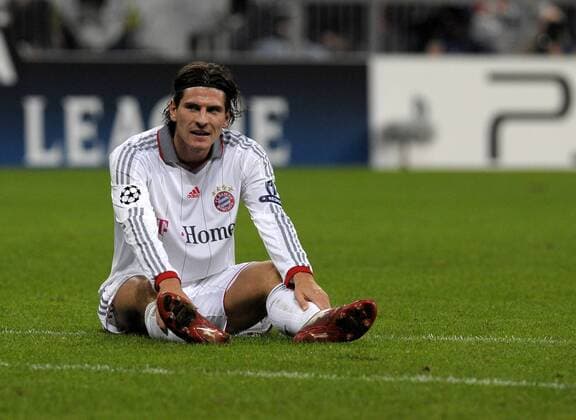 FC Bayern München - Maccabi Haifa, Mario Gomez (Bayern München) am Boden. o0 Enttäuschung