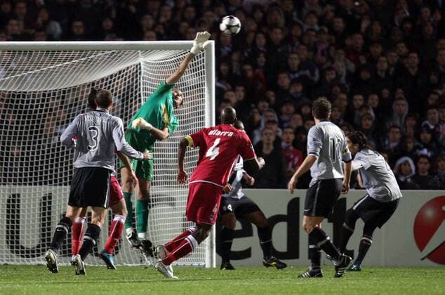 Girondins Bordeaux (rot) - Juventus Turin (weiß), - Torwart Gianluigi Buffon (Juve) - VincentMICHEL - 